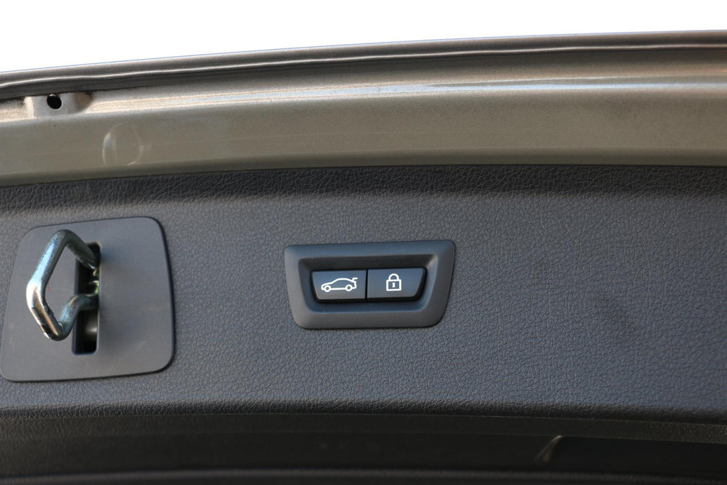 42248825-24.jpg