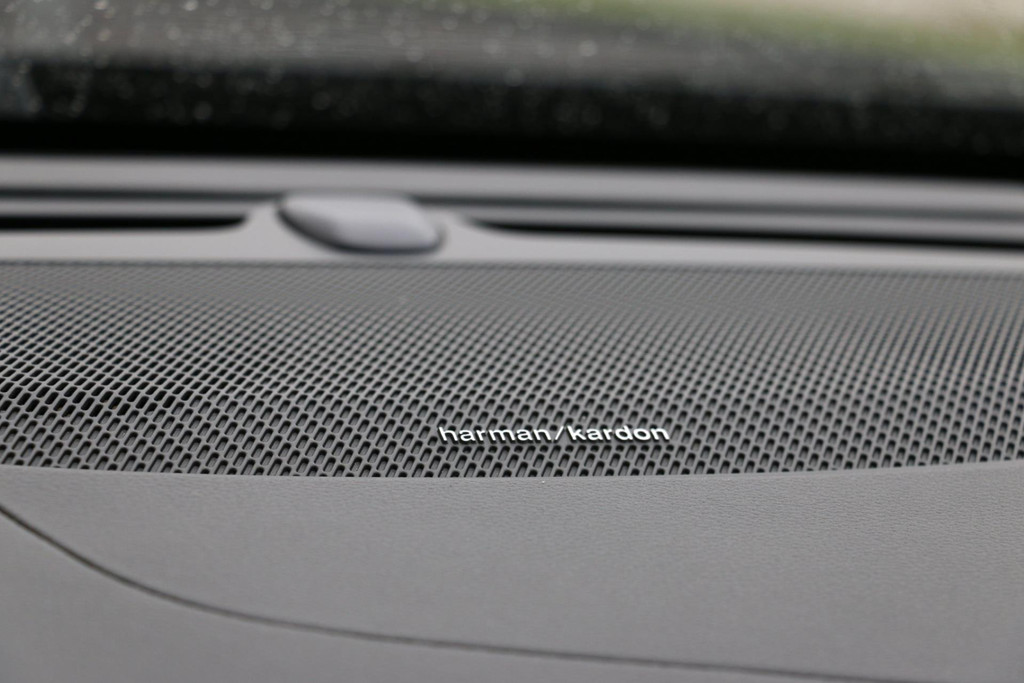 48750827-34.jpg