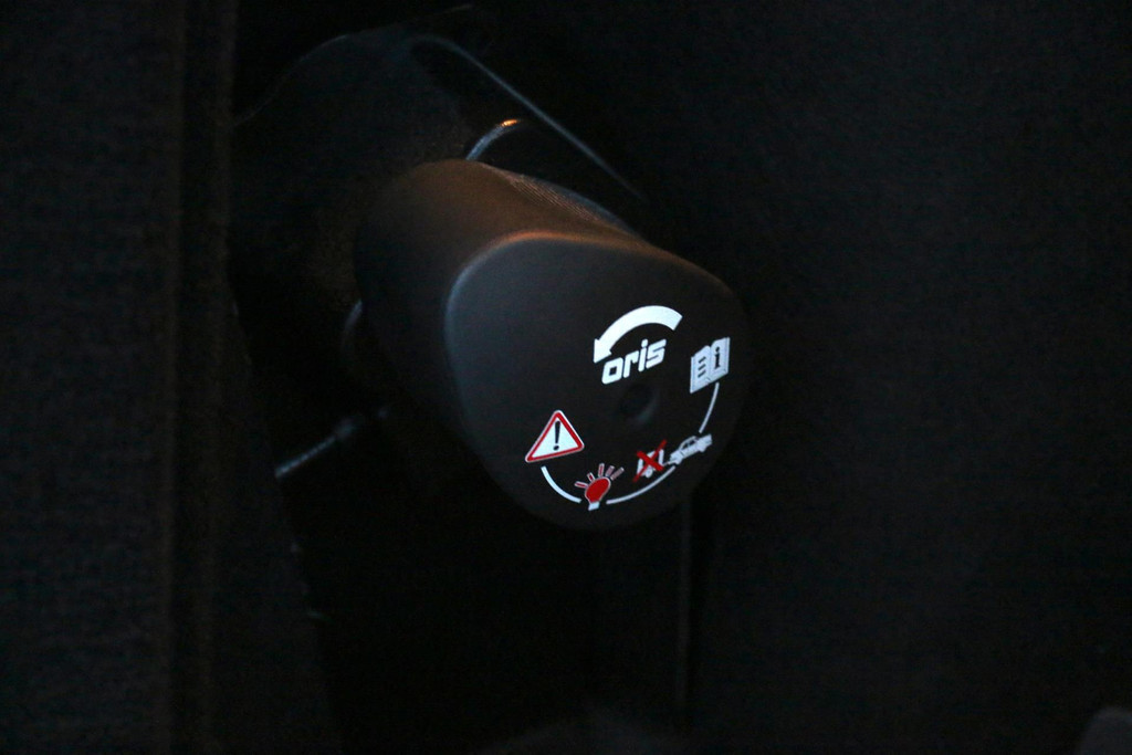 51161029-12.jpg