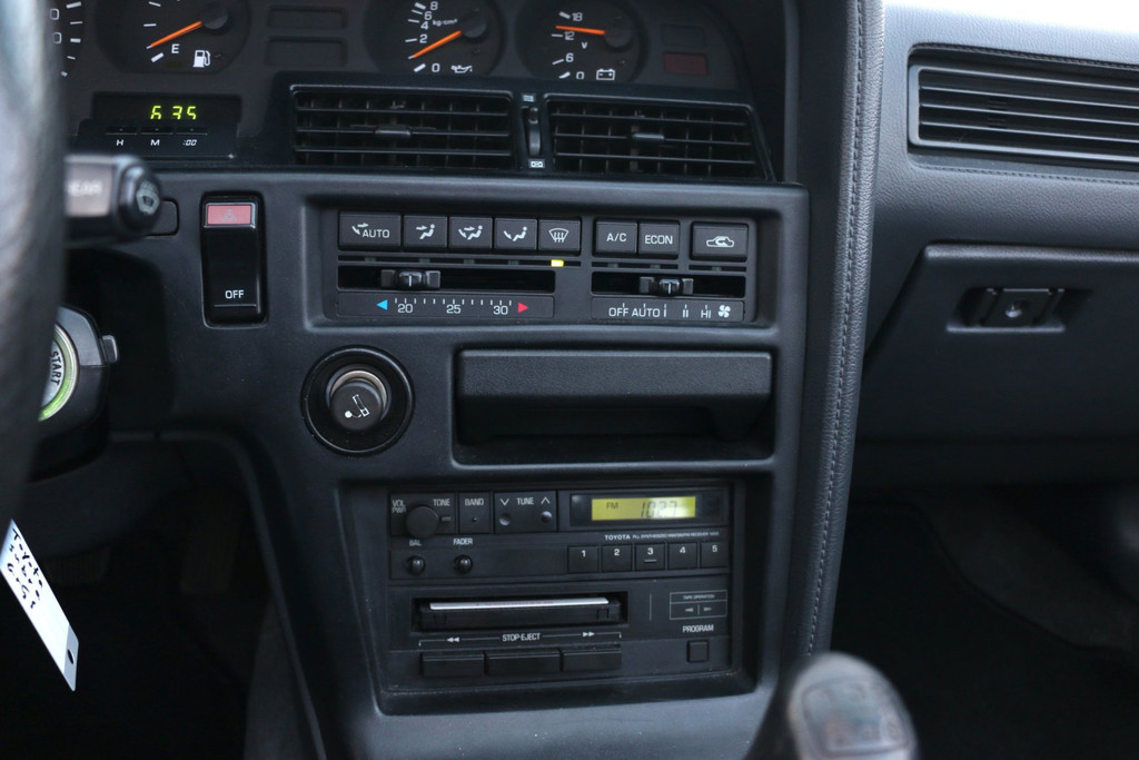 52349108-44.jpg