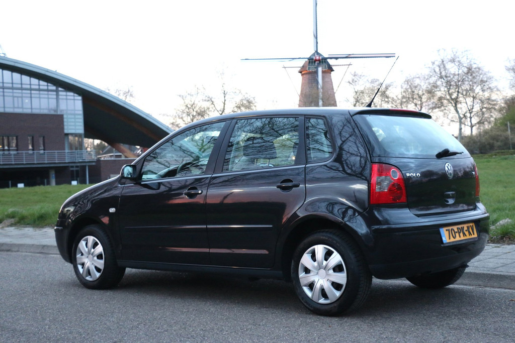 52769232-4.jpg