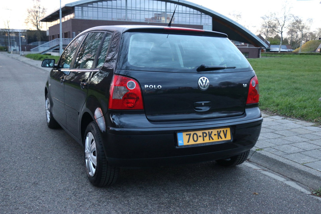 52769232-6.jpg
