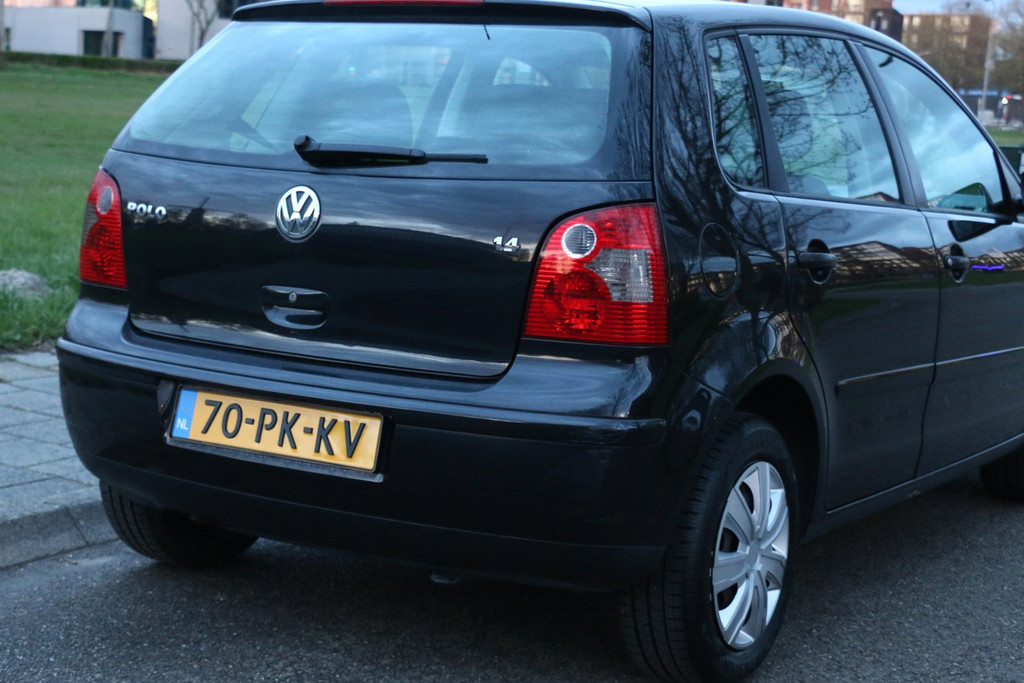 52769232-9.jpg