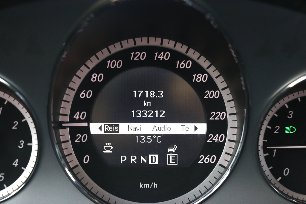 52786504-67.jpg