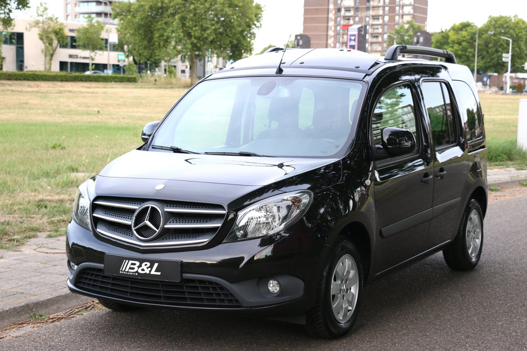 54778307-17.jpg