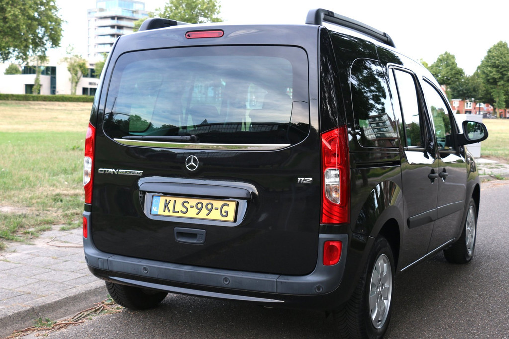 54778307-53.jpg
