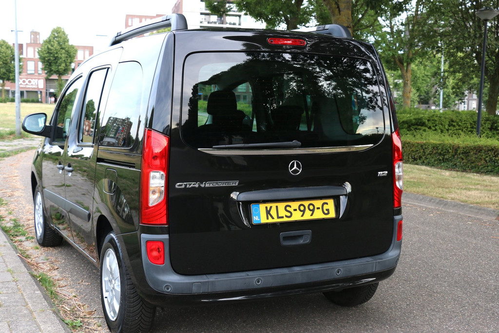 54778307-54.jpg