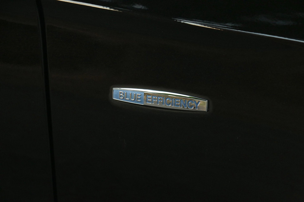 55957194-16.jpg