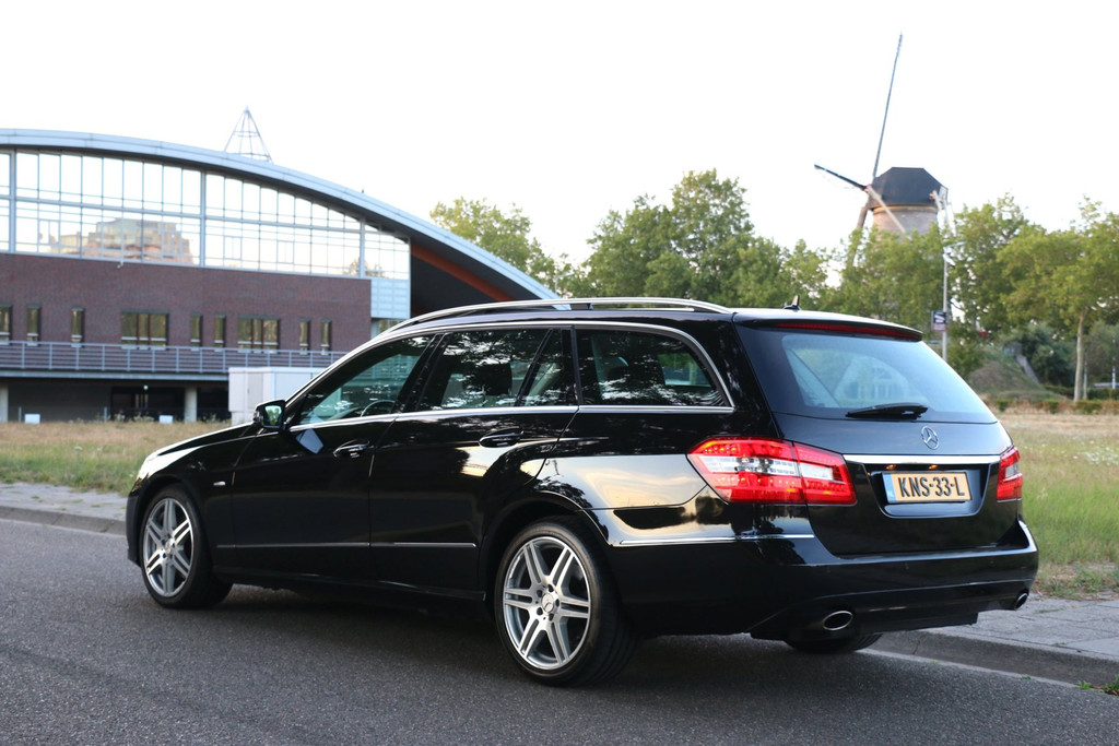 55957194-3.jpg