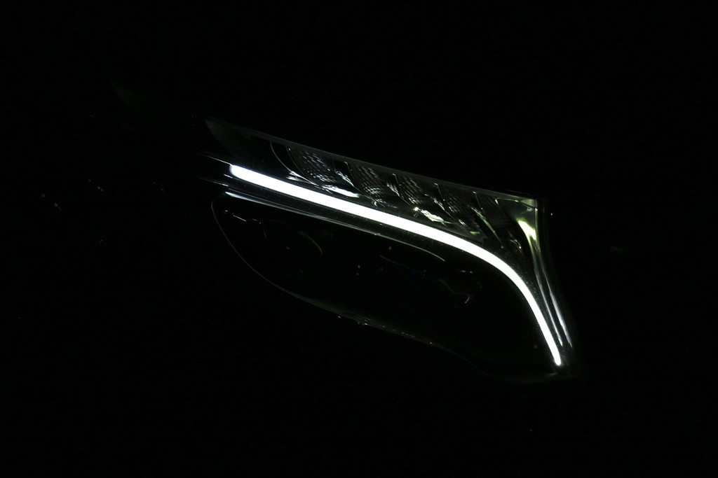 56261288-71.jpg