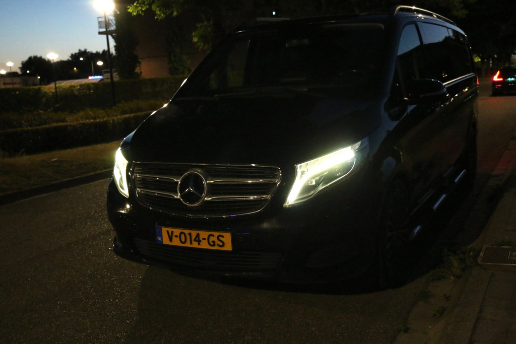 56261288-73.jpg