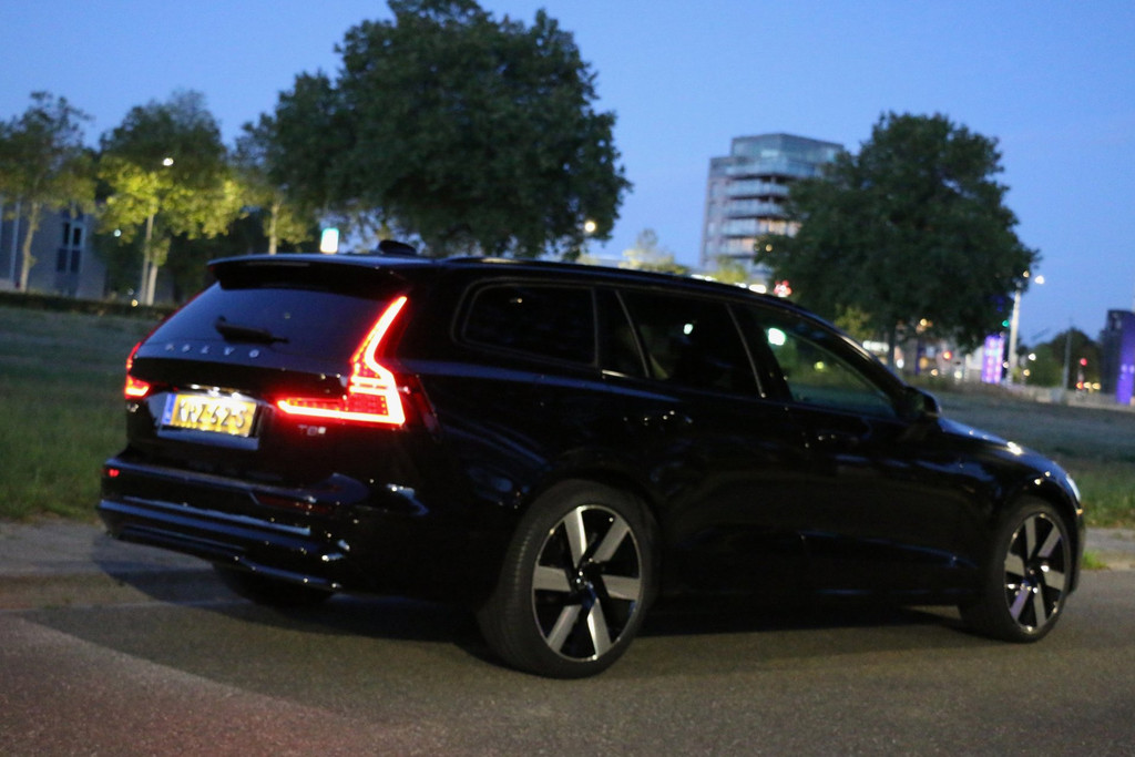 56303956-11.jpg