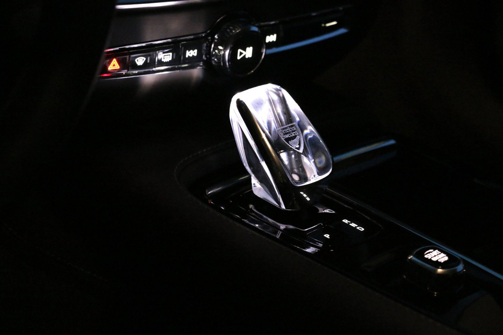 56303956-17.jpg