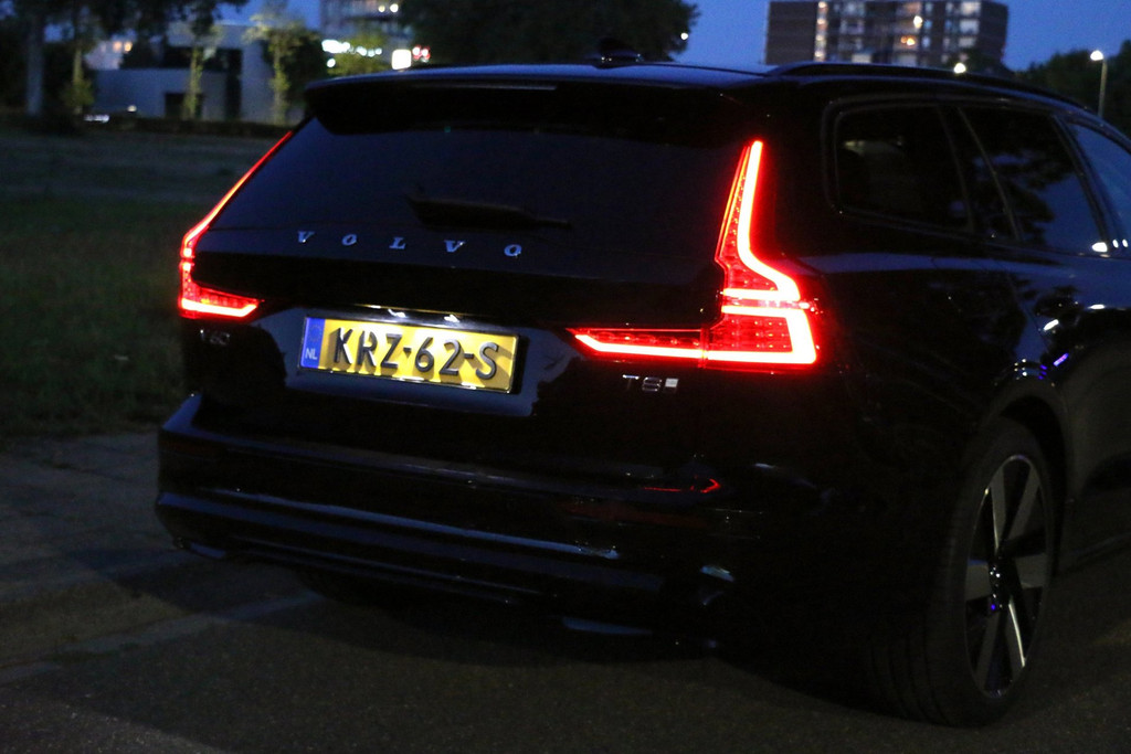 56303956-67.jpg
