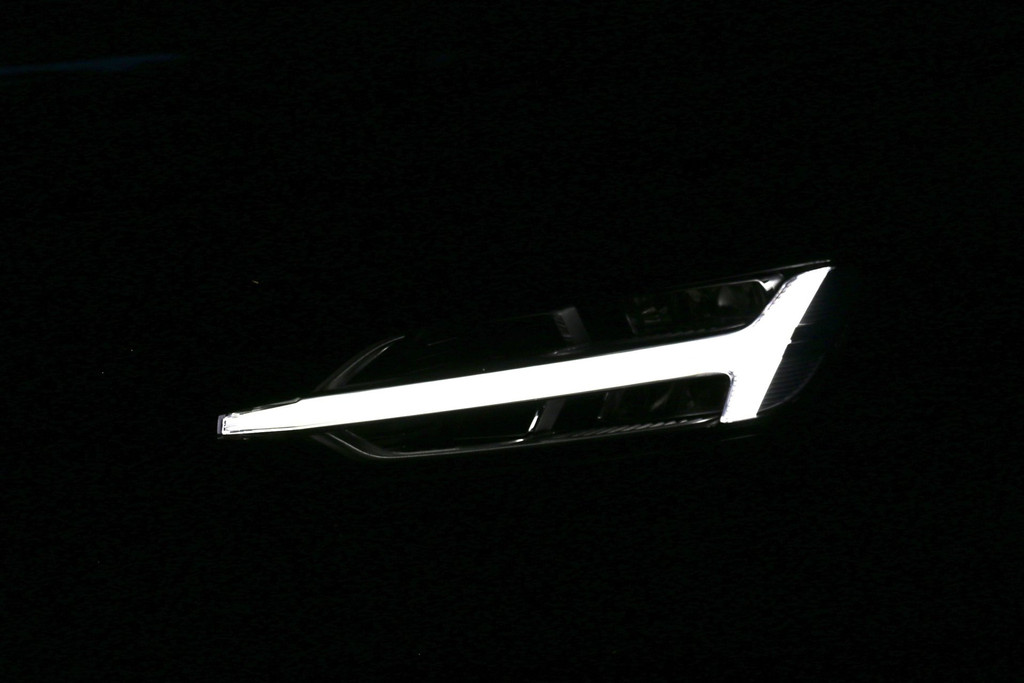 56303956-76.jpg